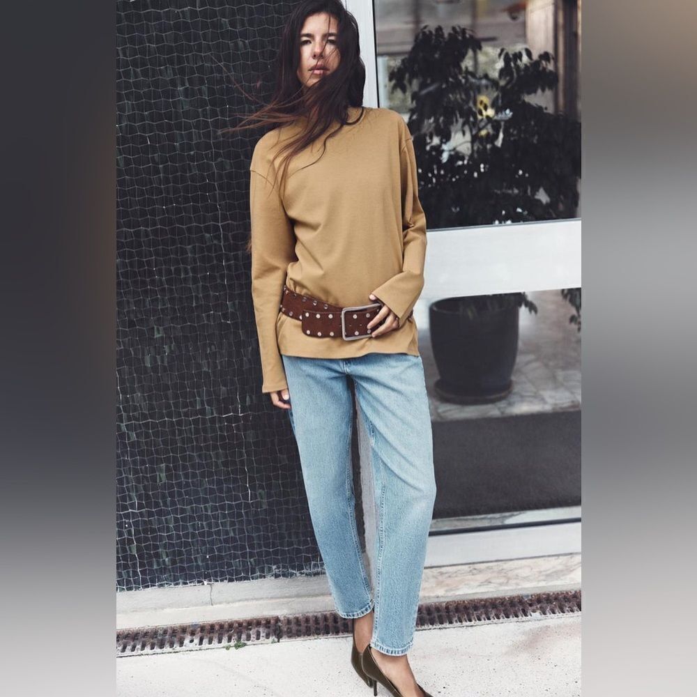 Zara Women's 12 Light/Medium Wash "Mom Fit" High Rise Slim Leg Ankle Cut Jeans